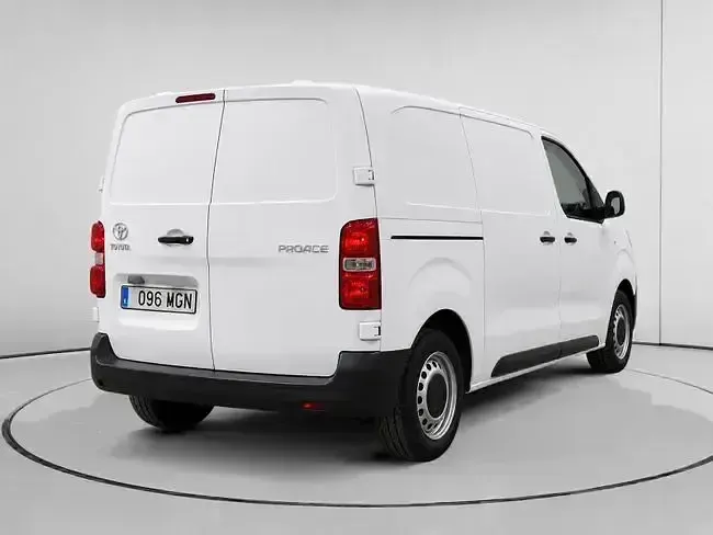 Usado Toyota Proace Plus 102 CV (75 kW) 2023 Blanco Monovolumen