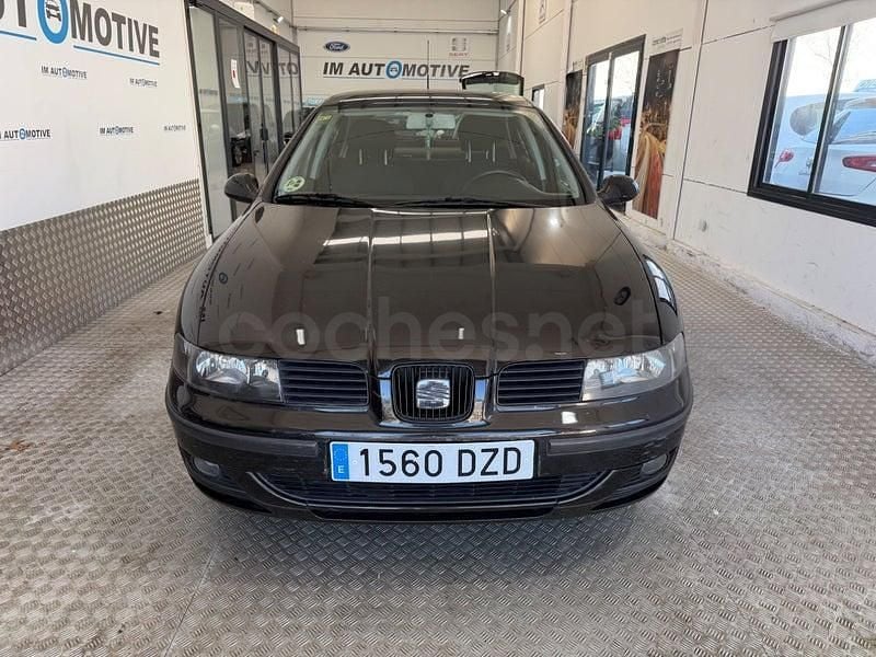 Usado Seat Leon 100 CV (73 kW) 2006 Negro Utilitario