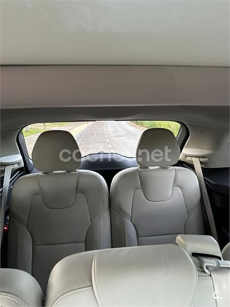 Negro Usado 2017 Volvo XC90 Momentum SUV | 28.900 € (Un poco caro) - Imagen 1/4