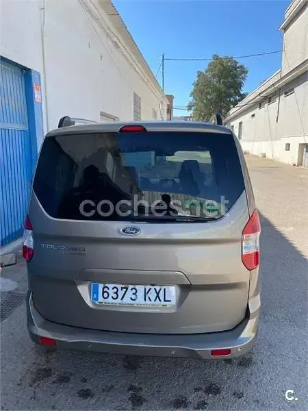 Usado Ford Tourneo Courier Titanium 100 CV (73 kW) 2019 Beige Monovolumen