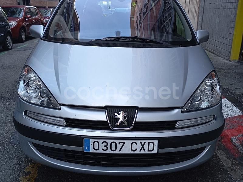 Gris / plata Usado 2004 Peugeot 807 Monovolumen | 3999 € (Precio justo) - Imagen 1/4
