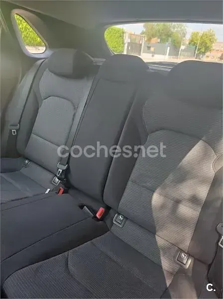 Usado Hyundai i30 95 CV (69 kW) 2017 Gris / plata Berlina