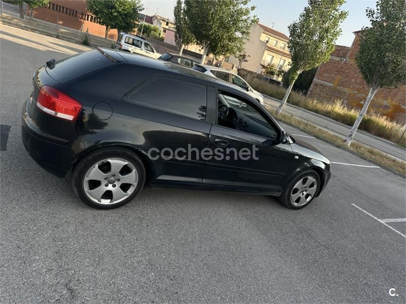 Negro Usado 2004 Audi A3 Ambition Berlina | 2700 € (Super precio) - Imagen 1/4