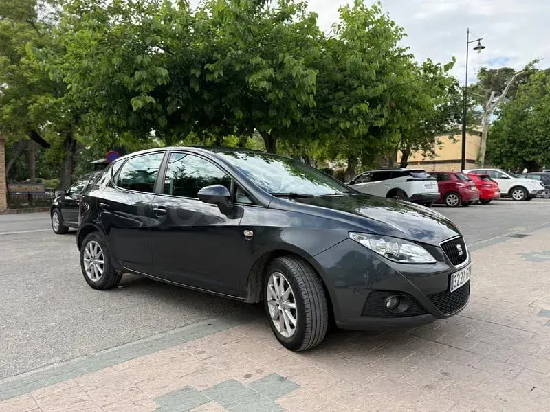 Usado Seat Ibiza Style 105 CV (77 kW) 2011 Negro Berlina