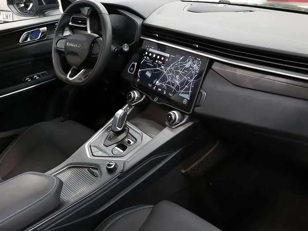 Usado Lynk & Co 01 261 CV (191 kW) 2023 Negro SUV