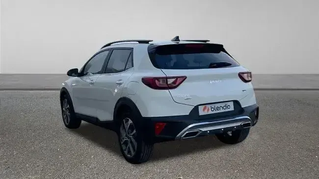 Usado Kia Stonic GT-Line 100 CV (73 kW) 2024 Blanco SUV