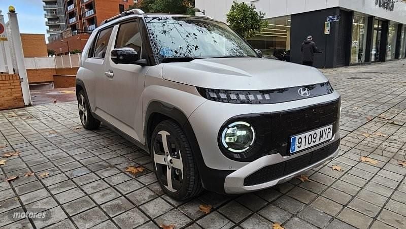 Usado Hyundai Inster 84 kW (115 CV) 2025 Plateado Utilitario