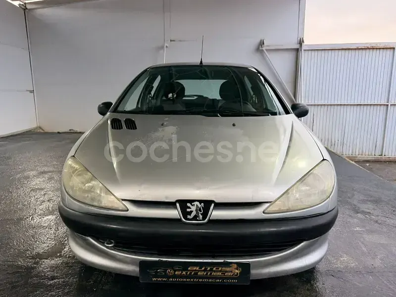 Usado Peugeot 206 75 CV (55 kW) 2001 Gris / plata Berlina