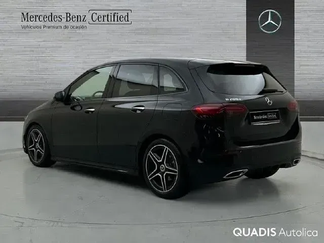 Usado Mercedes B200 150 CV (110 kW) 2025 Negro noche Utilitario