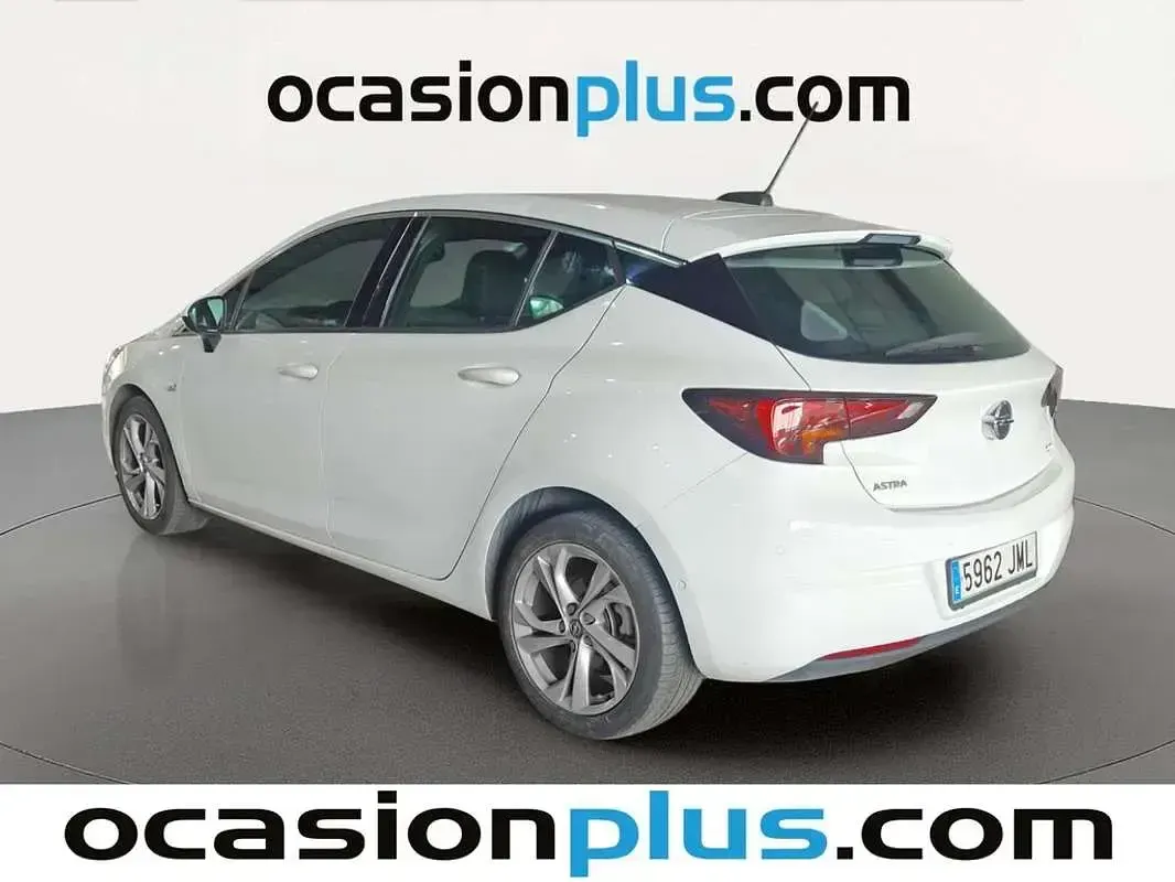 Usado Opel Astra Dynamic 110 CV (80 kW) 2016 Blanco Utilitario