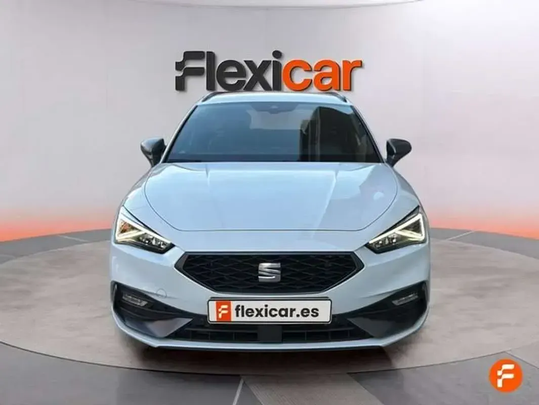 Usado Seat Leon ST FR 131 CV (96 kW) 2023 Blanco Familiar