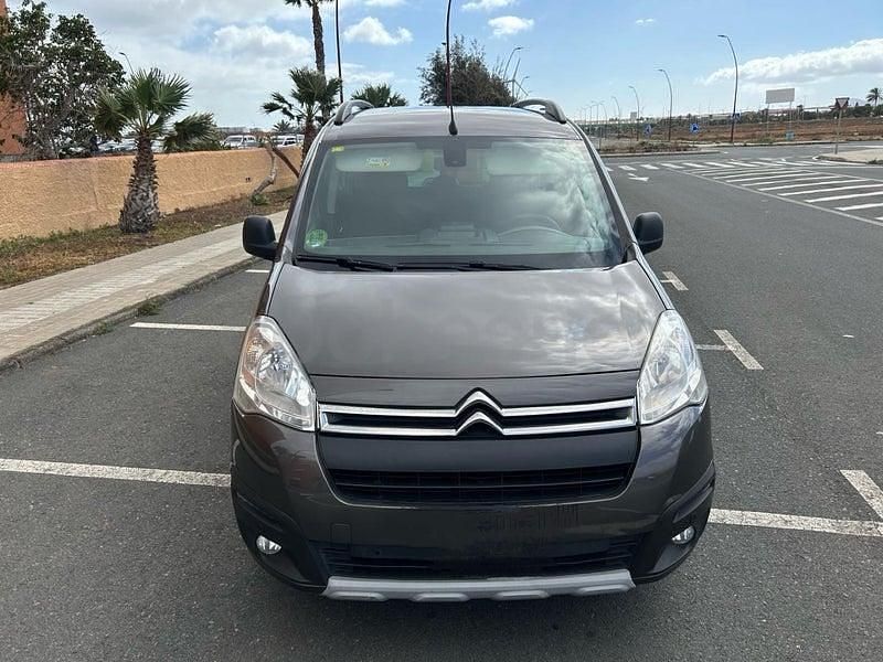 Usado Citroën Berlingo Feel 100 CV (73 kW) 2018 Gris / plata Monovolumen