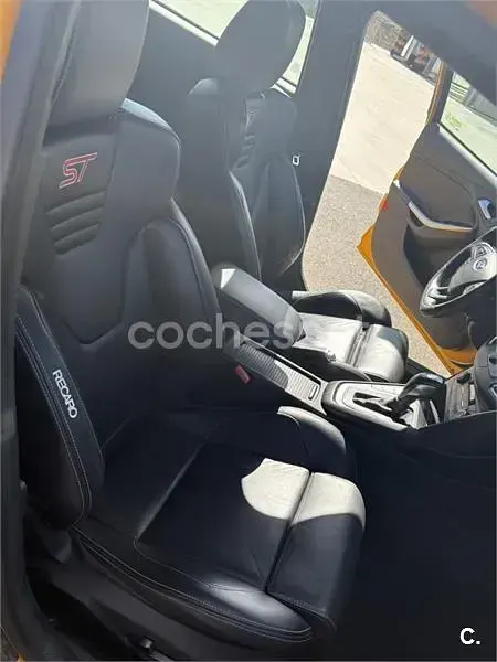 Usado Ford Focus ST 185 CV (136 kW) 2017 Naranja Berlina