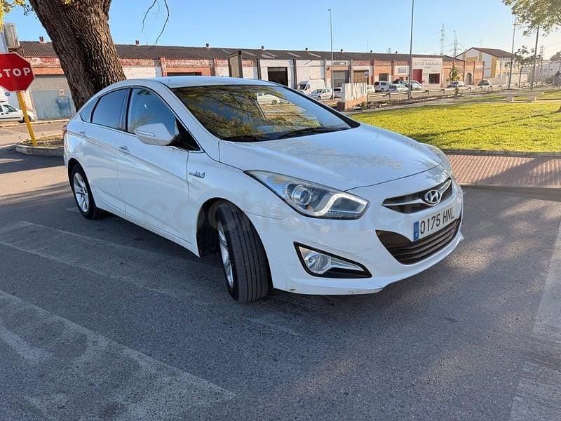 Usado Hyundai i40 136 CV (100 kW) 2013 Blanco Berlina