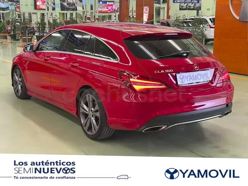 Usado Mercedes CLA180 Shooting Brake 122 CV (89 kW) 2018 Rojo Familiar