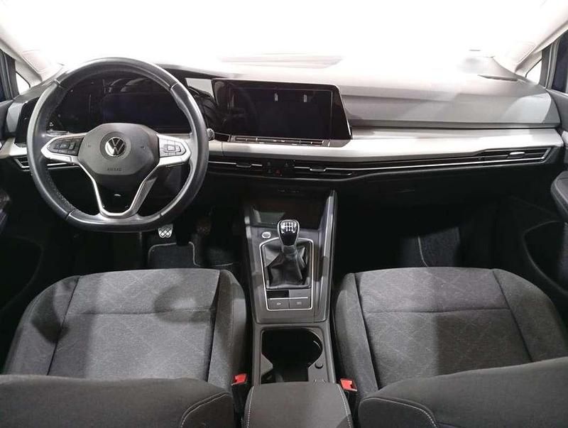 Usado VW Golf VIII Life 131 CV (96 kW) 2021 Azul Utilitario