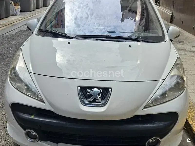 Usado Peugeot 207 70 CV (51 kW) 2009 Blanco Berlina