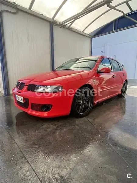 Usado Seat Leon Sport 150 CV (110 kW) 2003 Rojo Utilitario