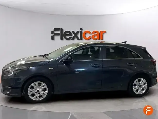 Usado Kia Ceed 136 CV (100 kW) 2023 Gris Utilitario