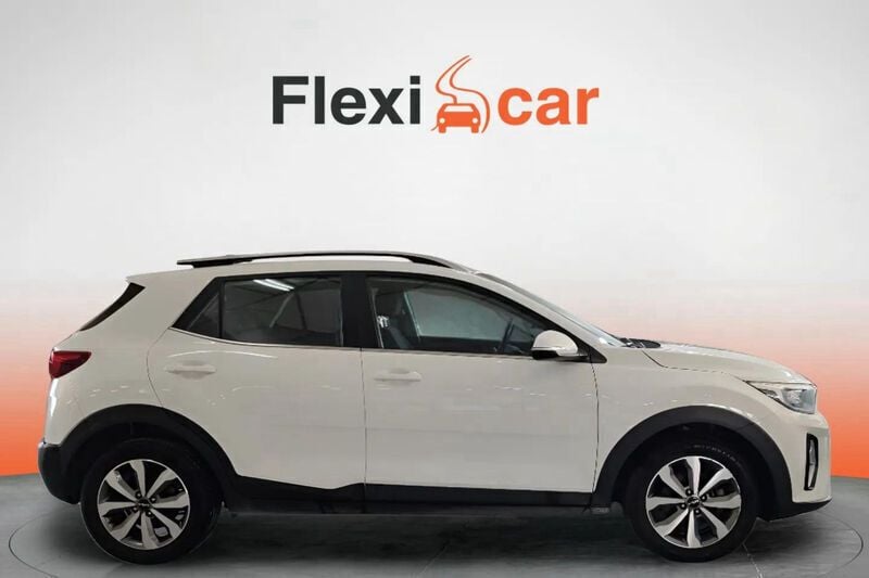 Usado Kia Stonic 84 CV (61 kW) 2023 Blanco SUV
