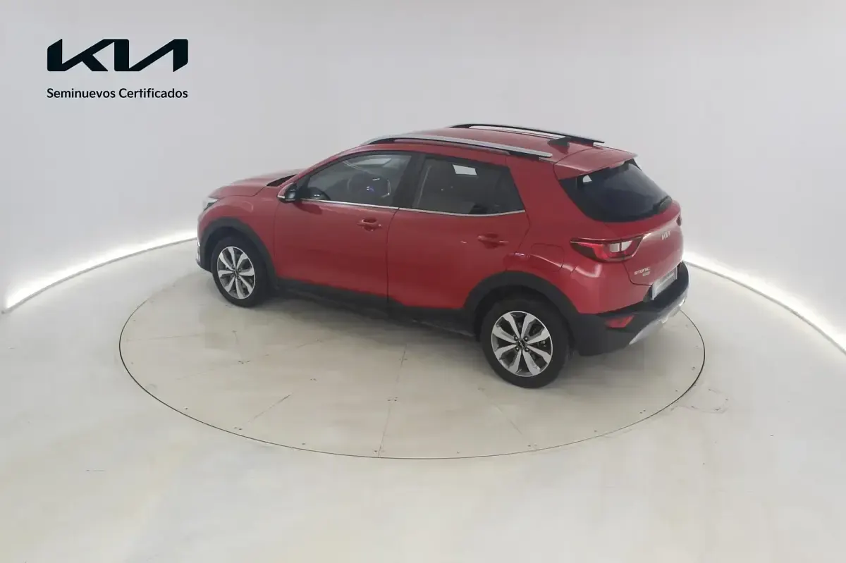Usado Kia Stonic 101 CV (74 kW) 2024 Rojo SUV