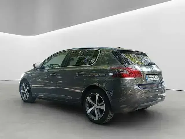 Usado Peugeot 308 Style 131 CV (96 kW) 2019 Gris / plata Berlina