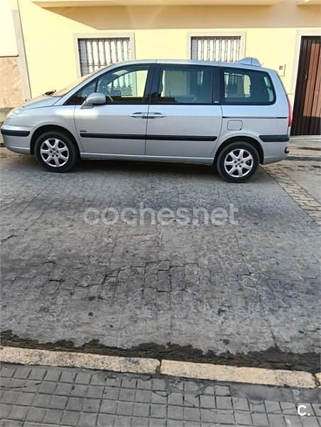 Gris / plata Usado 2007 Peugeot 807 Monovolumen | 5700 € (Precio justo) - Imagen 1/4