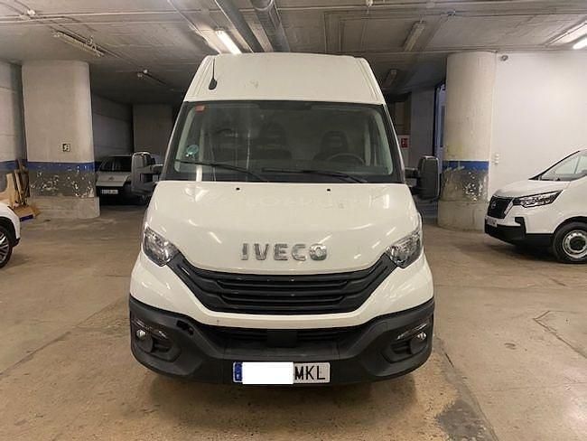 Usado Iveco Daily 160 CV (117 kW) 2023 Blanco Berlina