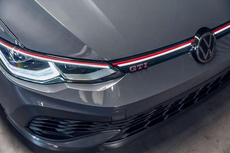 Usado VW Golf VIII GTI 300 CV (220 kW) 2023 Gris Utilitario