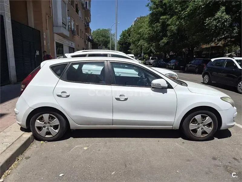 Usado Hyundai i30 Classic 90 CV (66 kW) 2010 Blanco Berlina