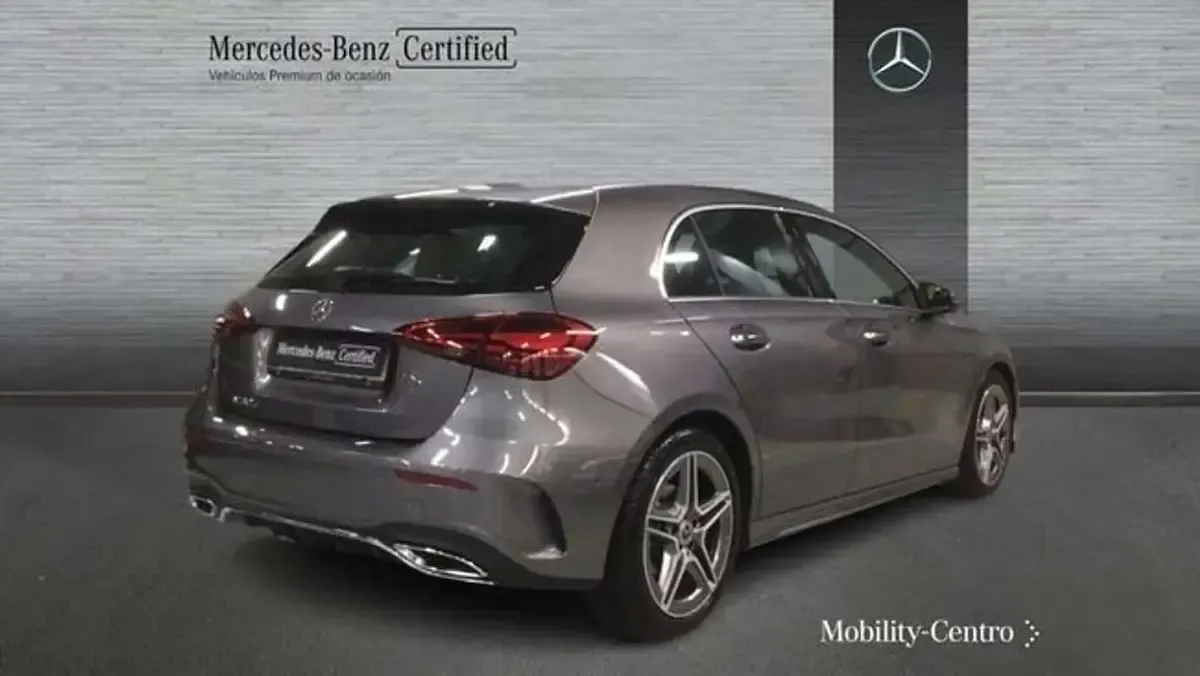 Usado Mercedes A180 109 CV (80 kW) 2024 Gris Utilitario