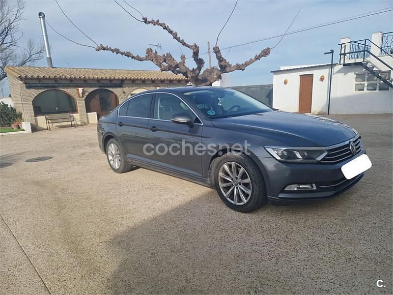 Usado VW Passat Advance 150 CV (110 kW) 2015 Gris / plata Berlina