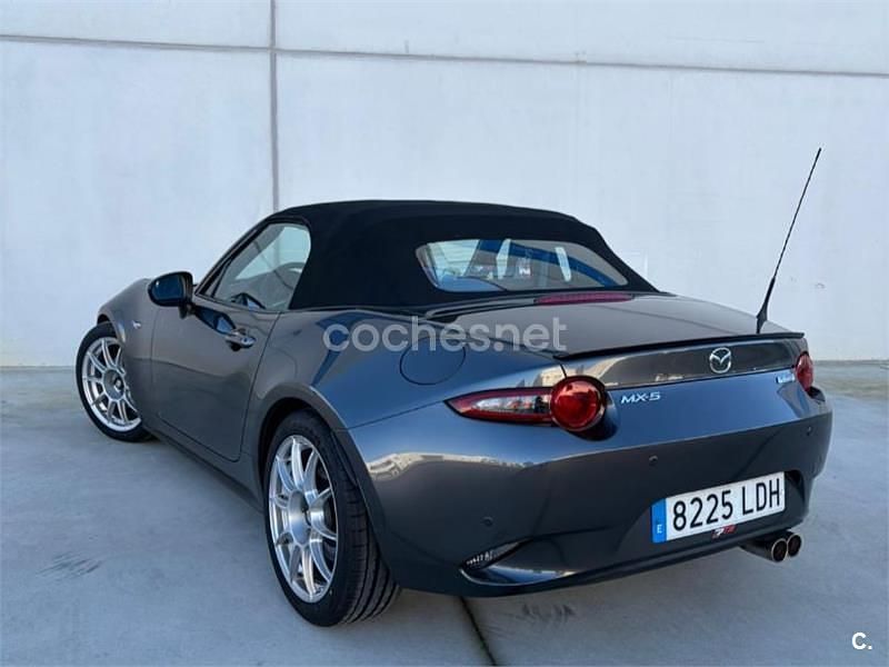 Usado Mazda MX5 Inclusive 184 CV (135 kW) 2019 Gris / plata Descapotable