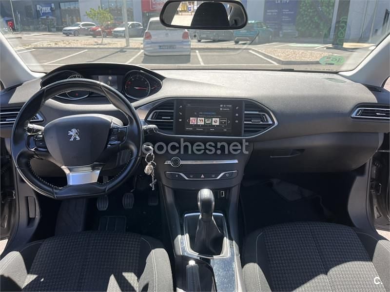 Käytetty Peugeot 308 Active 110 HP (80 kW) 2017 Harmaa Sedan