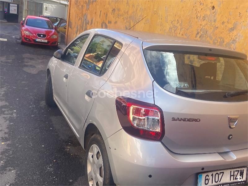 Usado Dacia Sandero Ambiance 75 CV (55 kW) 2014 Gris / plata Berlina