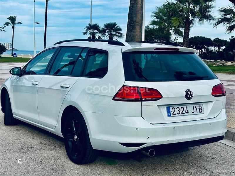 Blanco Usado 2017 VW Golf VII Business Familiar | 5880 € (Buen precio) - Imagen 1/4