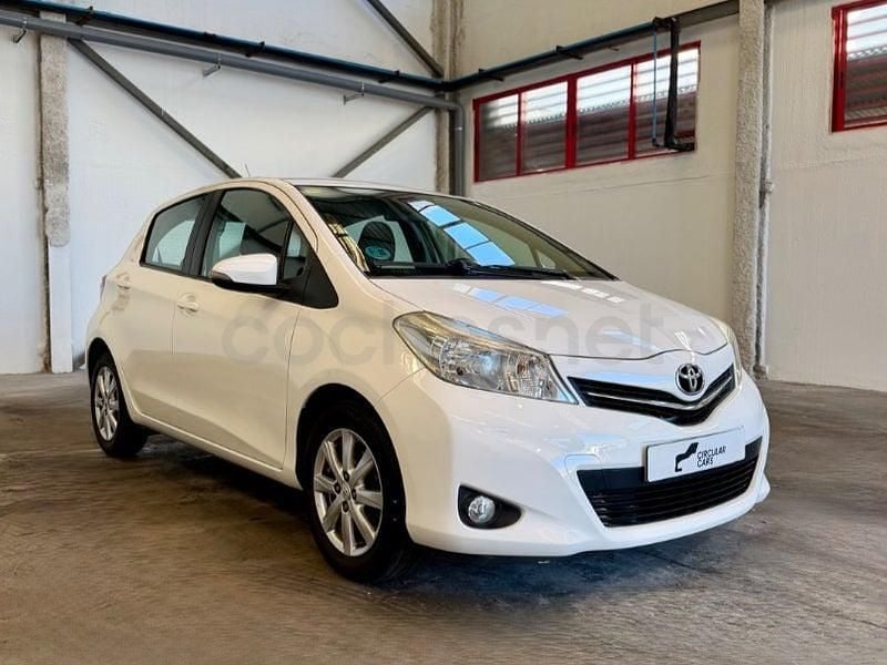 Usado Toyota Yaris Active 99 CV (72 kW) 2013 Blanco Utilitario