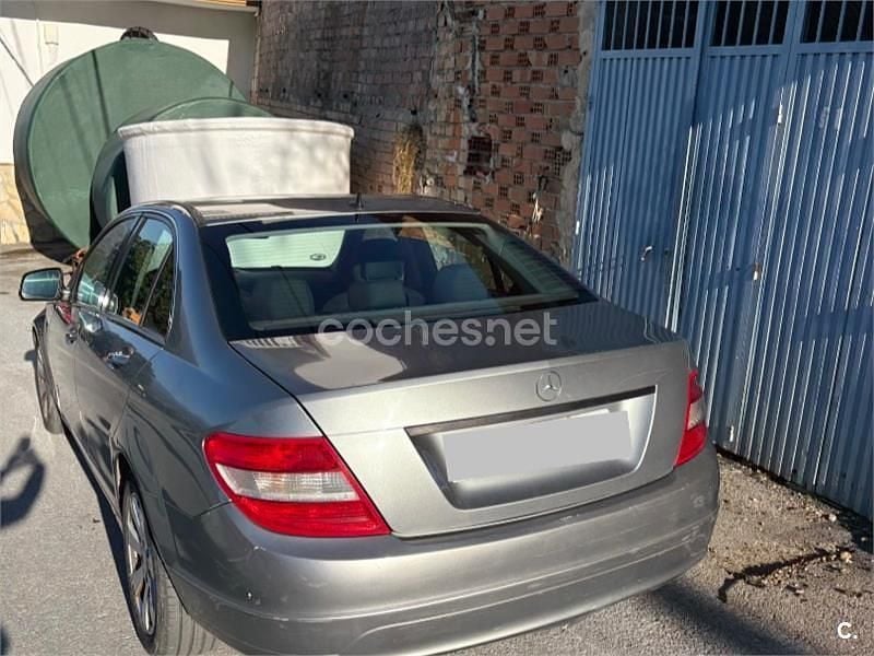 Usado Mercedes C200 Classic 122 CV (89 kW) 2008 Gris / plata Berlina
