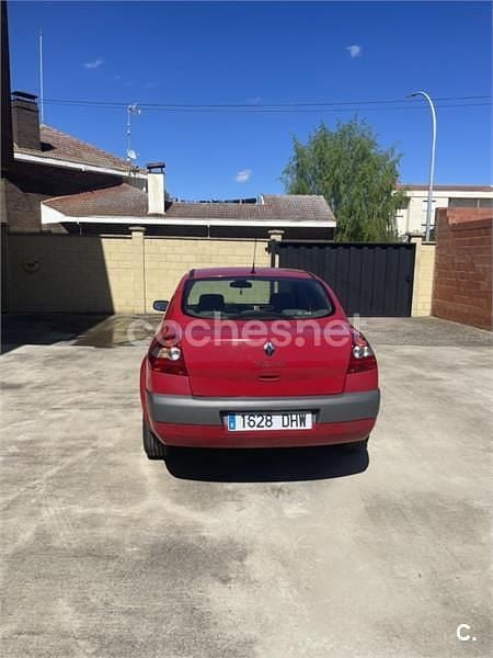 Usado Renault Mégane II Privilege 100 CV (73 kW) 2005 Rojo Berlina