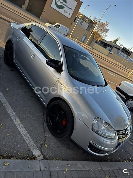 Gris / plata Usado 2009 VW Jetta Highline Berlina | 6800 € (Super precio) - Imagen 1/4