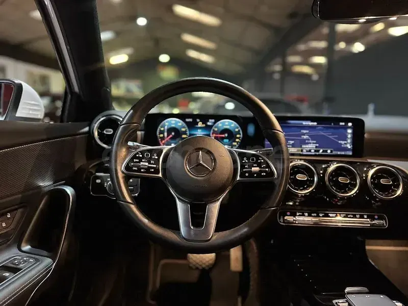 Używany Mercedes A250 218 KM (160 kW) 2021 Biały Sedan/Limuzyna