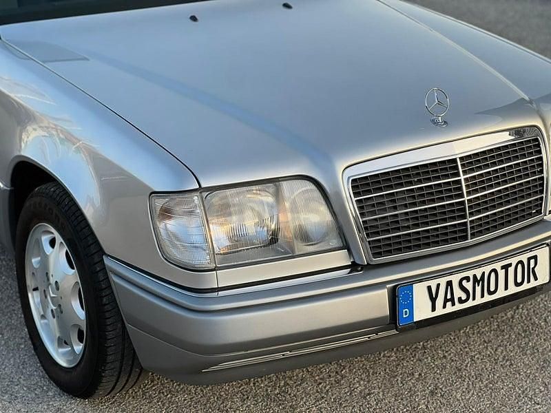 Usado Mercedes E320 220 CV (161 kW) 1995 Gris / plata Berlina