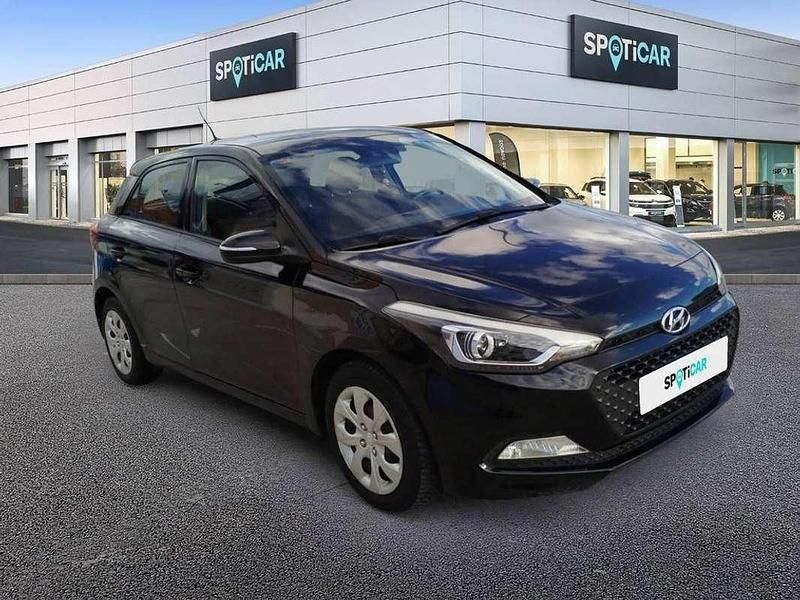 Usado Hyundai i20 75 CV (55 kW) 2017 Negro Utilitario