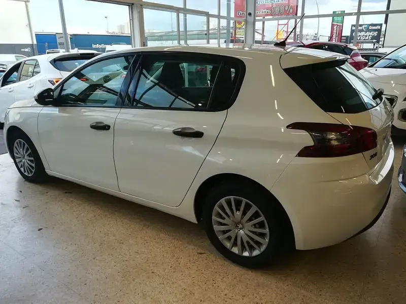 Usado Peugeot 308 Access 100 CV (73 kW) 2019 Blanco Berlina