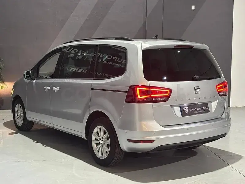 Usado Seat Alhambra Style 150 CV (110 kW) 2022 Gris / plata Monovolumen