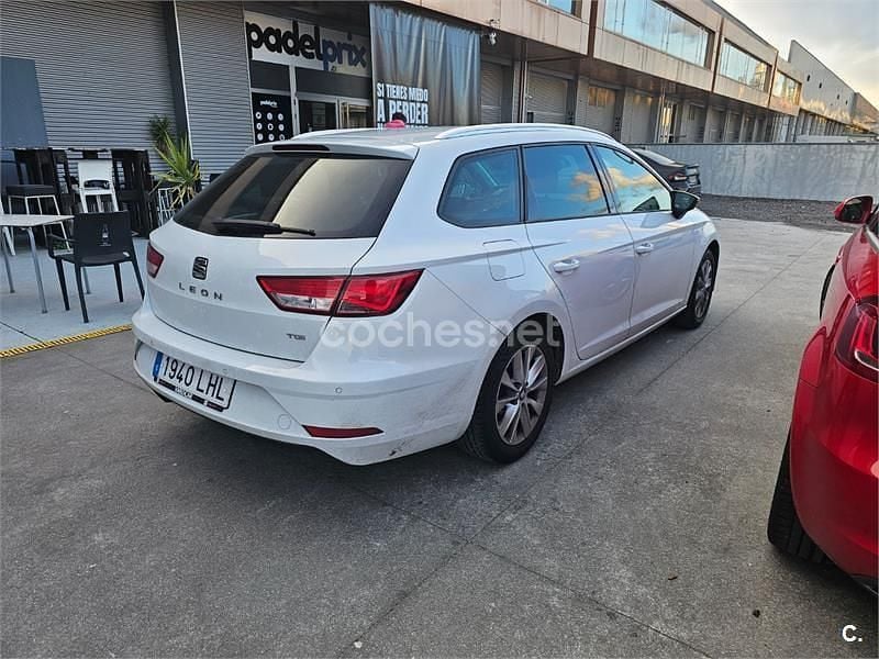 Usado Seat Leon ST Style 130 CV (95 kW) 2020 Blanco Familiar