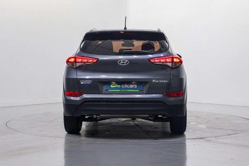 Usado Hyundai Tucson 131 CV (96 kW) 2015 Gris SUV