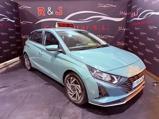 Begagnad Hyundai i20 84 HK (61 kW) 2024 Blå Halvkombi