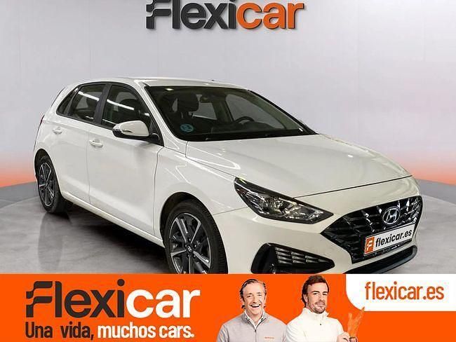 Usado Hyundai i30 110 CV (80 kW) 2021 Blanco Berlina