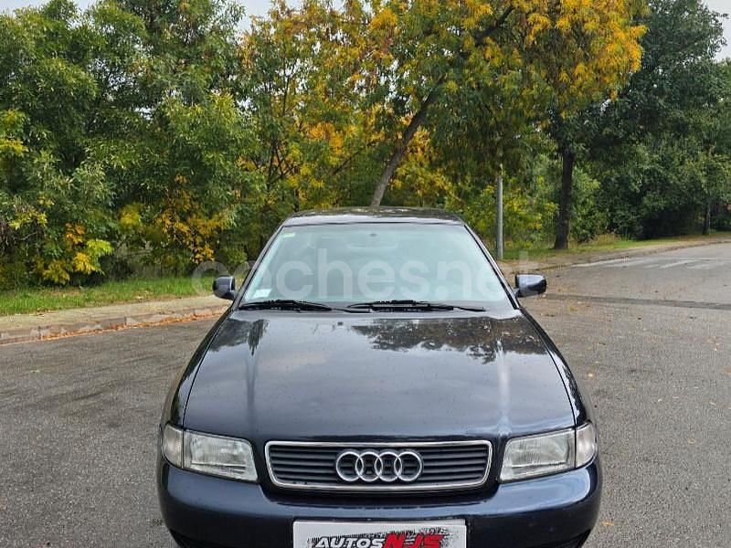 Usado Audi A4 150 CV (110 kW) 1996 Azul Berlina